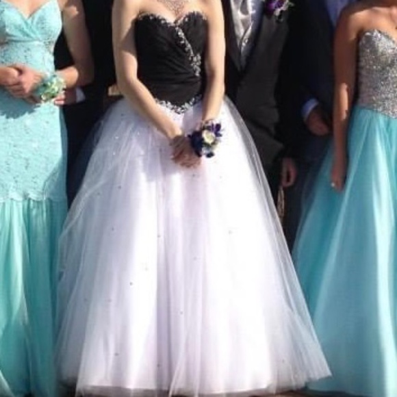 Prom Dress - Picture 2 of 4